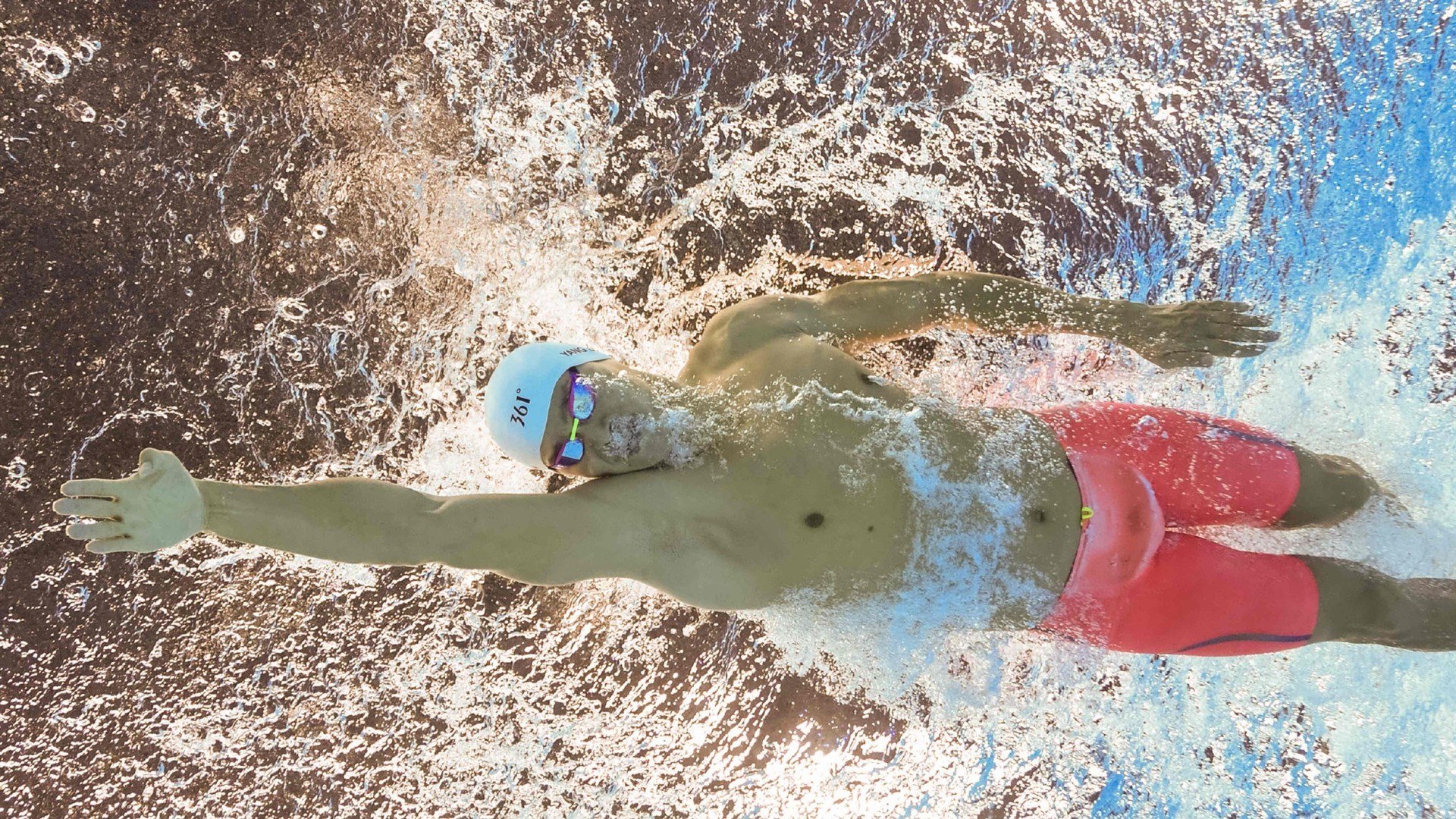 “意甲领头群逐鹿，争夺激烈平分秋色”，意甲争4